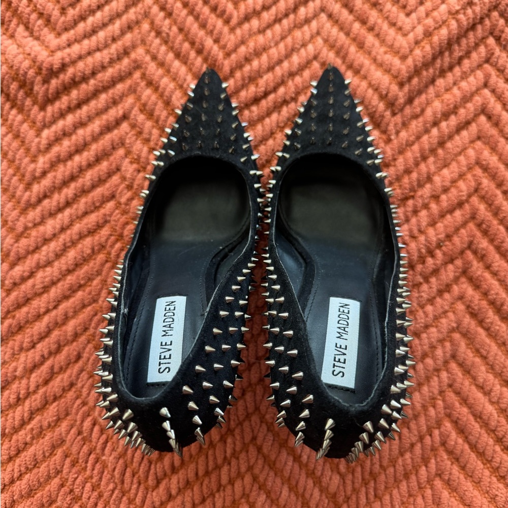 Steve Madden Black and Silver Studded Flats